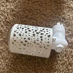 Scentsy White Heart Cutout Plug-In Warmer